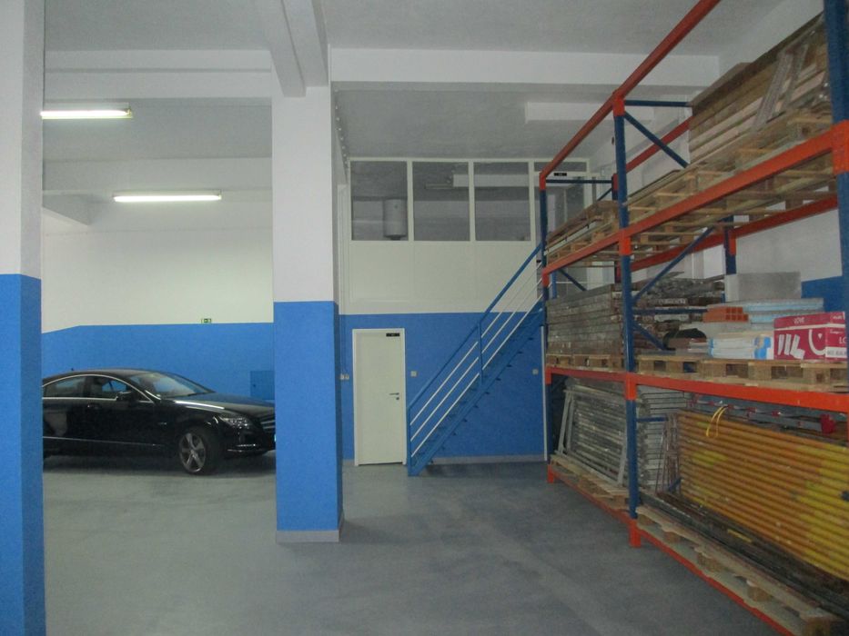 Armazém para Arrendamento em Alverca