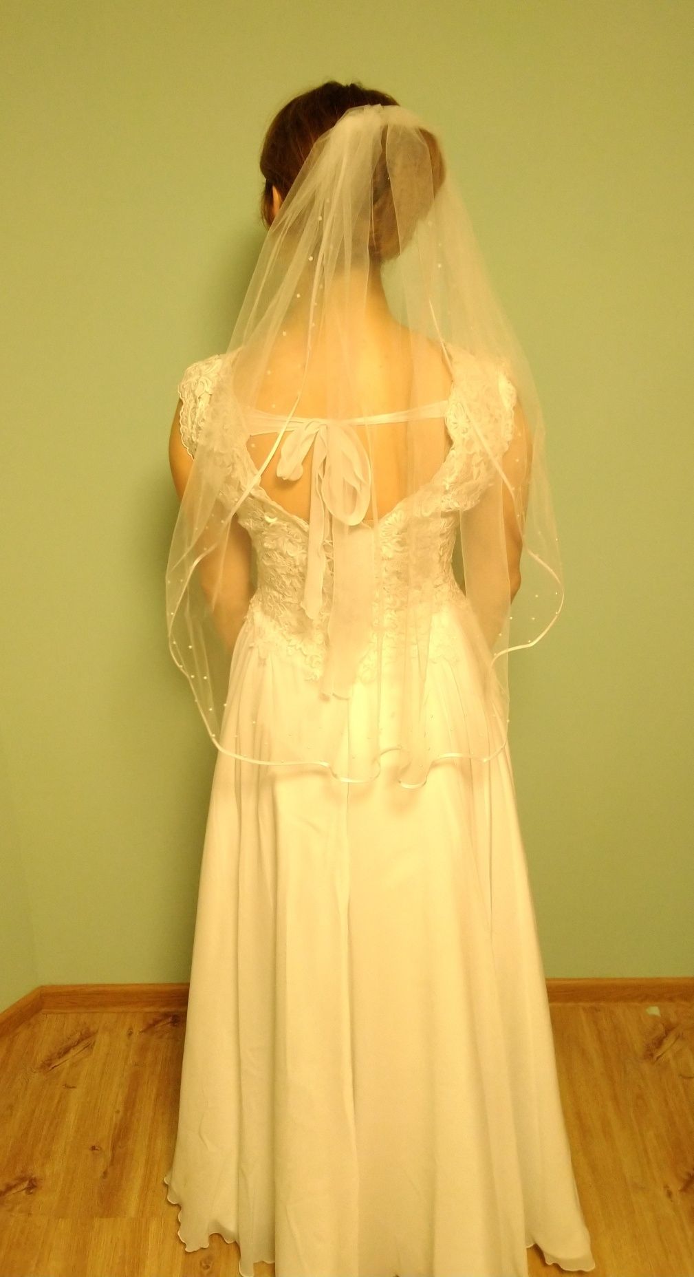 Nowa suknia ślubna z welonem