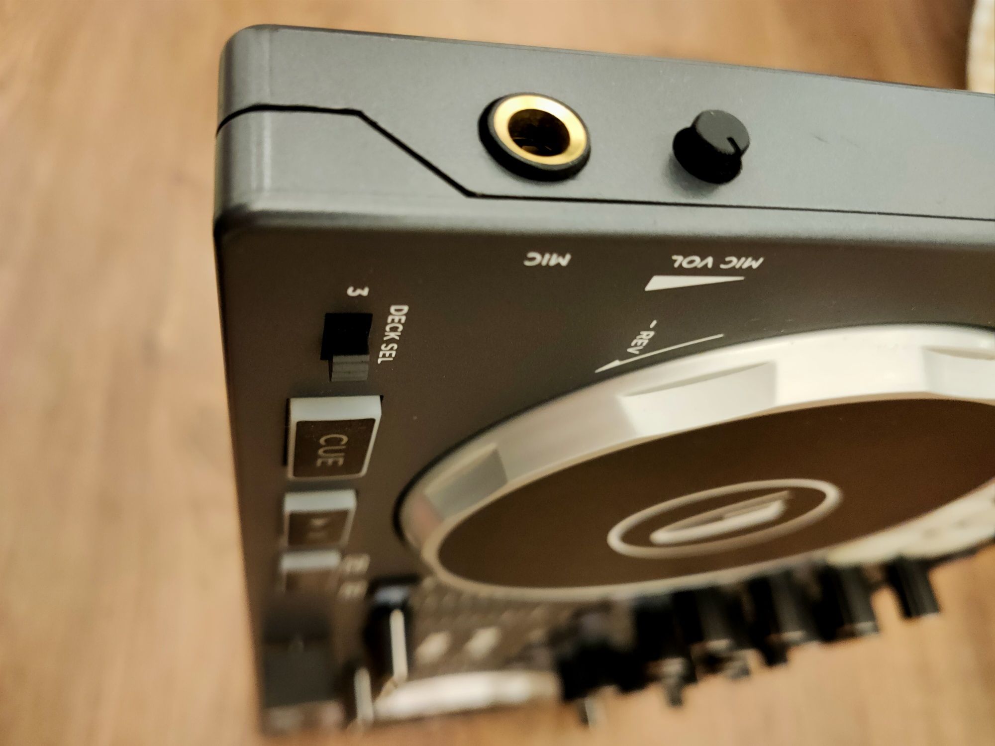 Контролер Gemini Slate 4 із вбудованою звуковою карткою, USB/MIDI