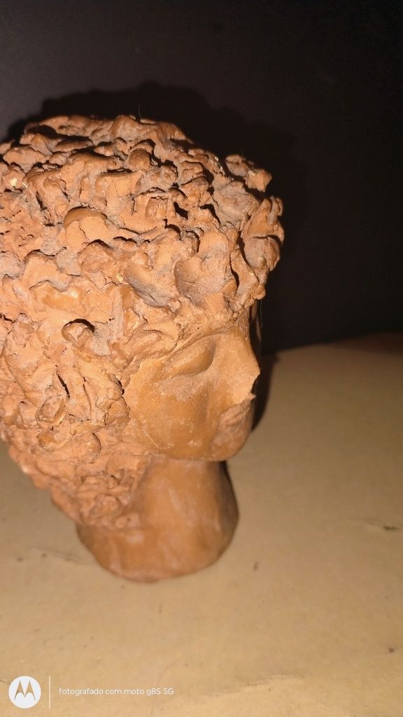 Busto antigo em cerâmica