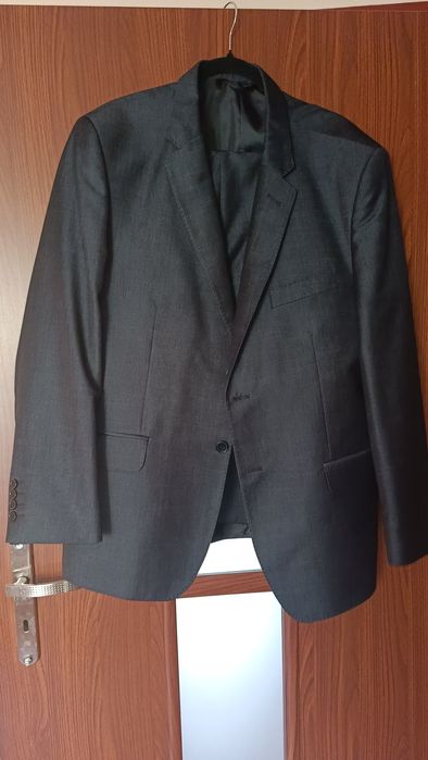 Garnitur męski w kolorze szarym