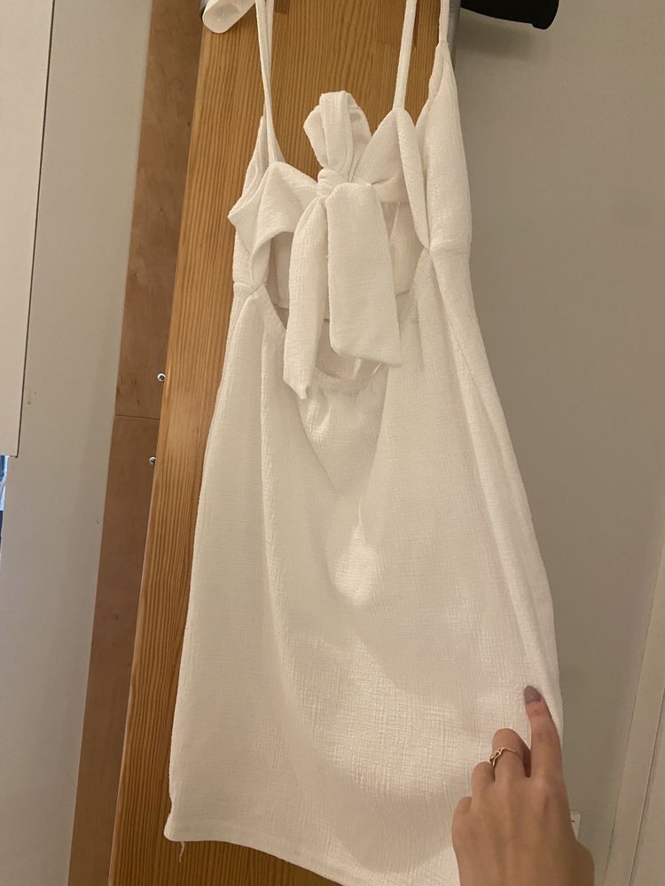 Красивое беленькое платье