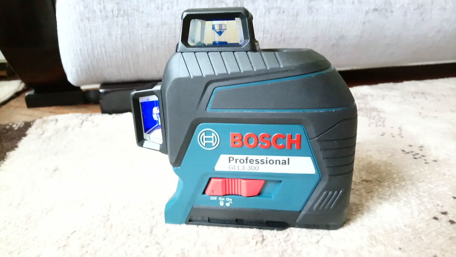 Лазерный уровень нивелир BOSCH GLL3-300 Professional