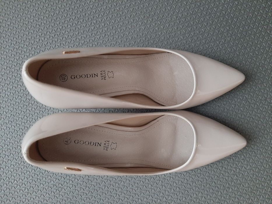 Buty na obcasie r.39