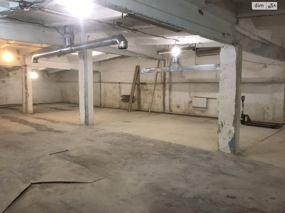 Оренда складу поруч з ринком на Дубово, рампа