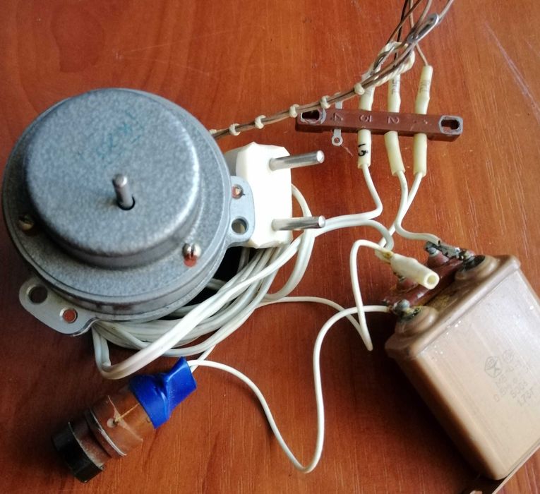 Електричні двигуни УАД-54, ДС-1