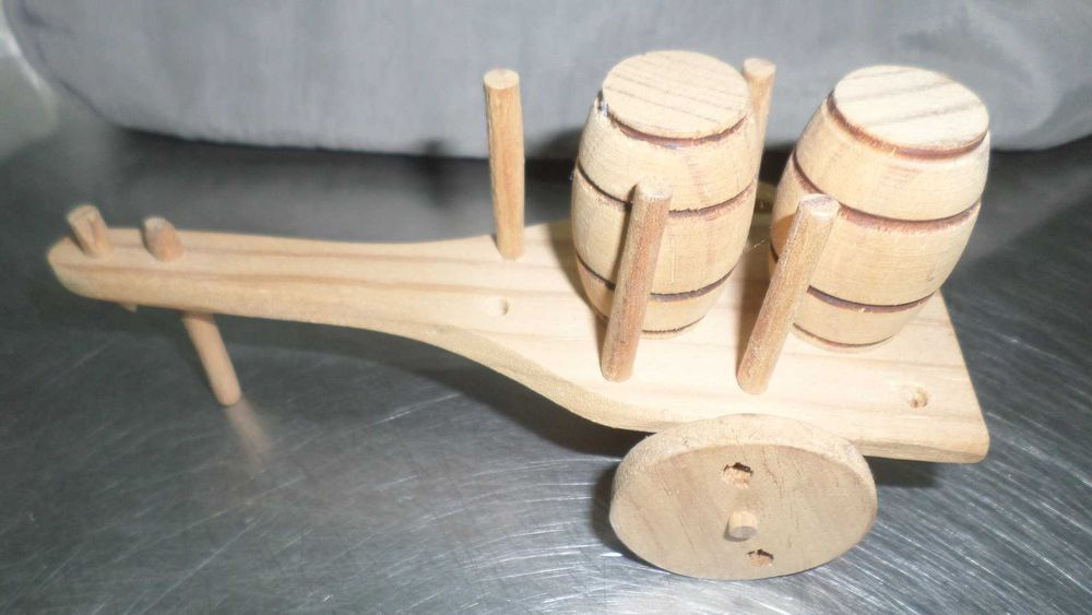 Minimatura de carrinho com pipos