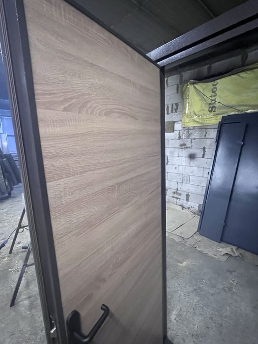 Купити вхідні двері недорого, металлические двери кладовка цена