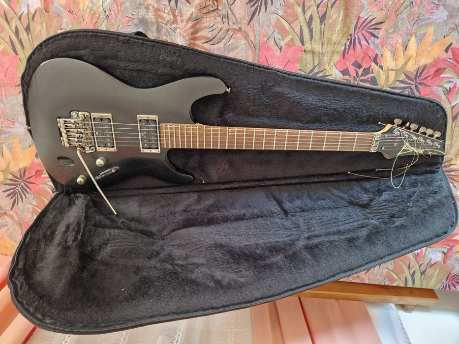 Gitara elektryczna Ibanez S320 slim (cienka deska) bardzo wygodna