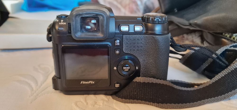 Máquina fotográfica finepix s5600