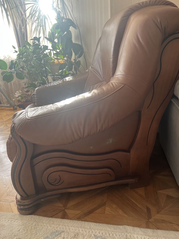 Кожаное кресло под перетяжку