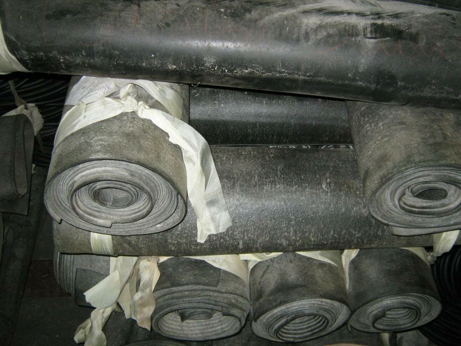 Напольное покрытие резиновое на пол настил в гараж линолеум из резины