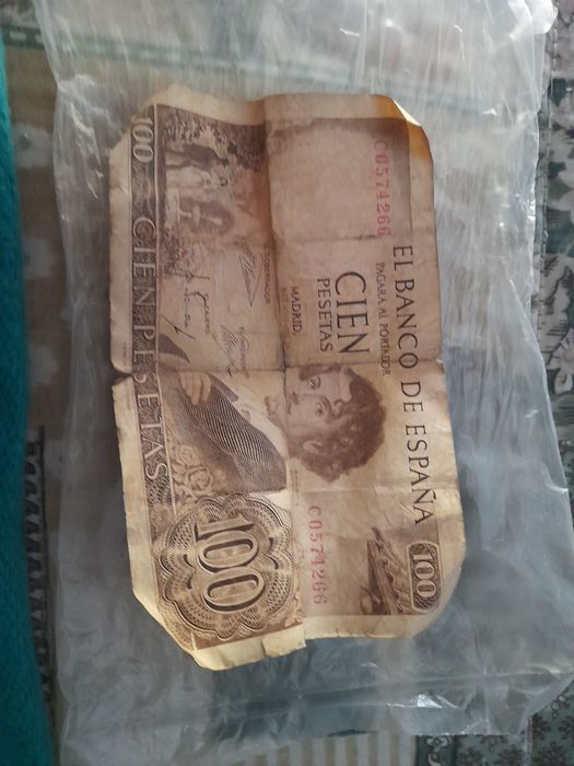 Moedas de escudo e pesetas