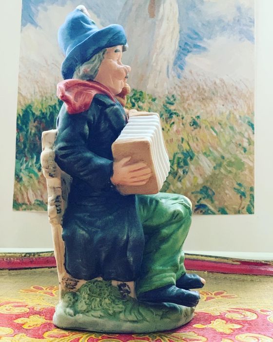 Бісквітна порцеляна статуетка