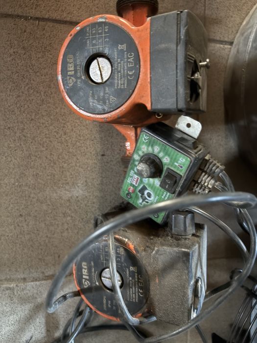 Pompka obiegowa pieca centralnego  2 szt sprawna