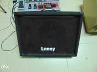 Colunas monitores Laney