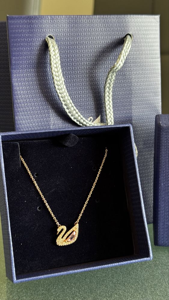 Colar cisne swarovski