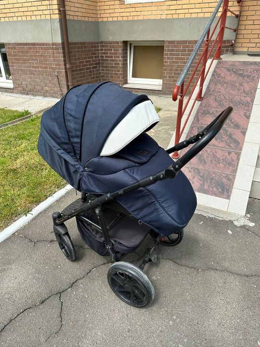 Продам універсальну дитячу коляску Adamex Barcelona 3 в 1.