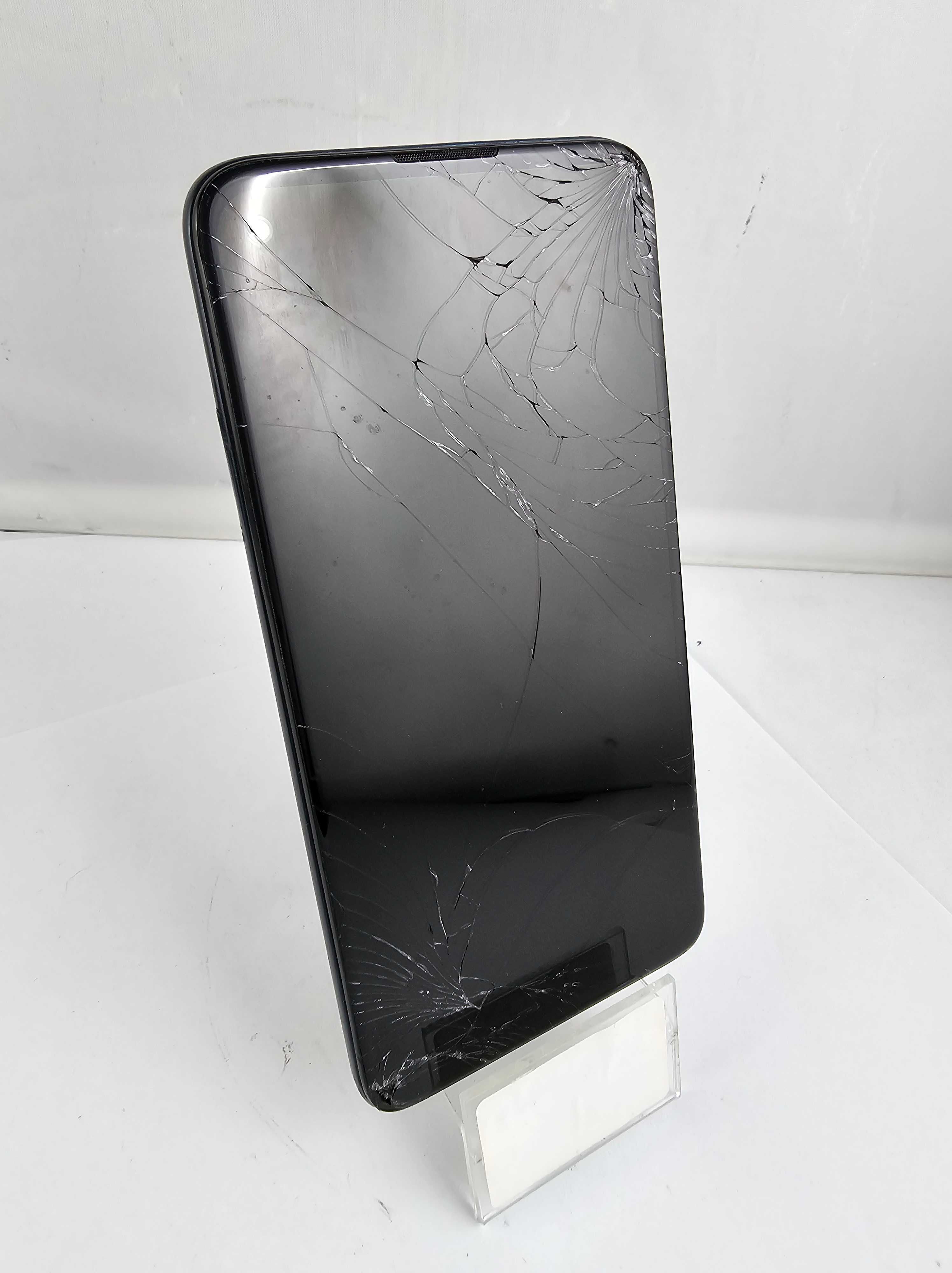 Telefon Motorola Moto G8 4/64GB Zbity
