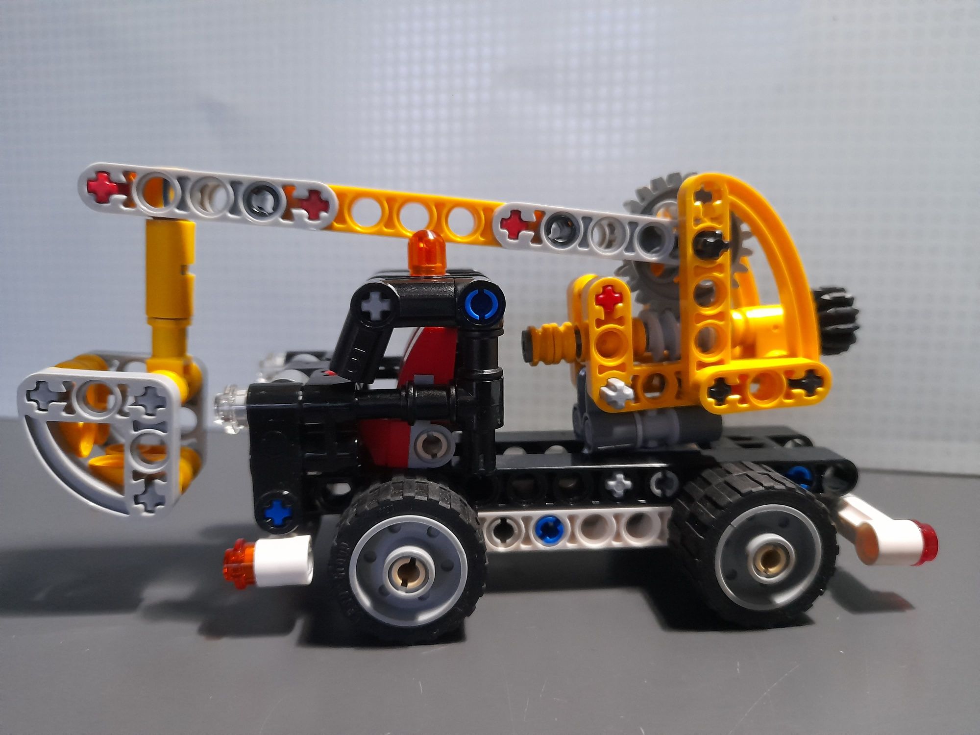 Lego 42031 ciężarówka z wysięgnikiem