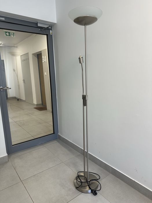 Lampa stojąca podłogowa – srebrna, z dodatkową lampką do czytania