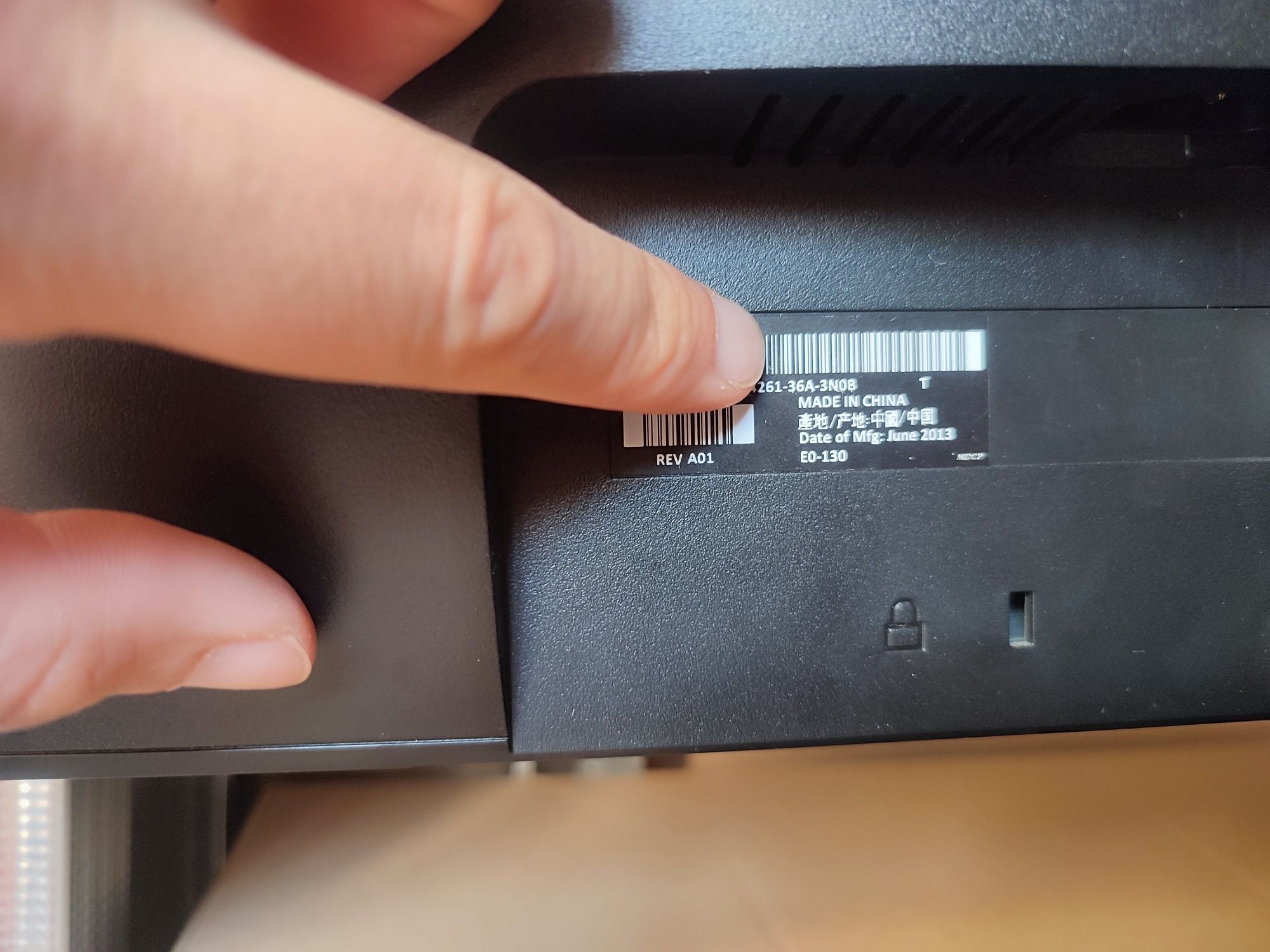 Monitor DELL 22" e2213Hb  DVI VGA