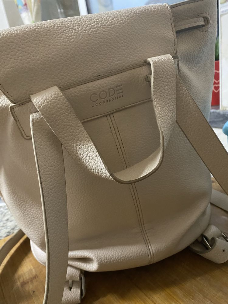Mochila mala nova