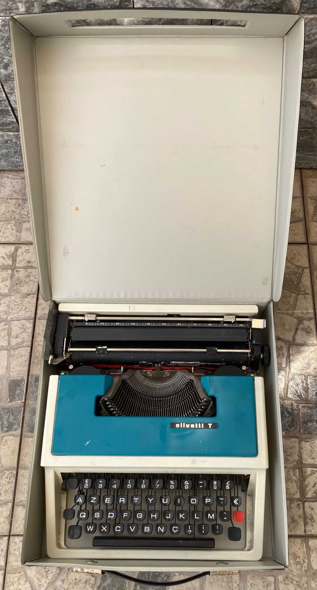 Máquina de Escrever Olivetti T