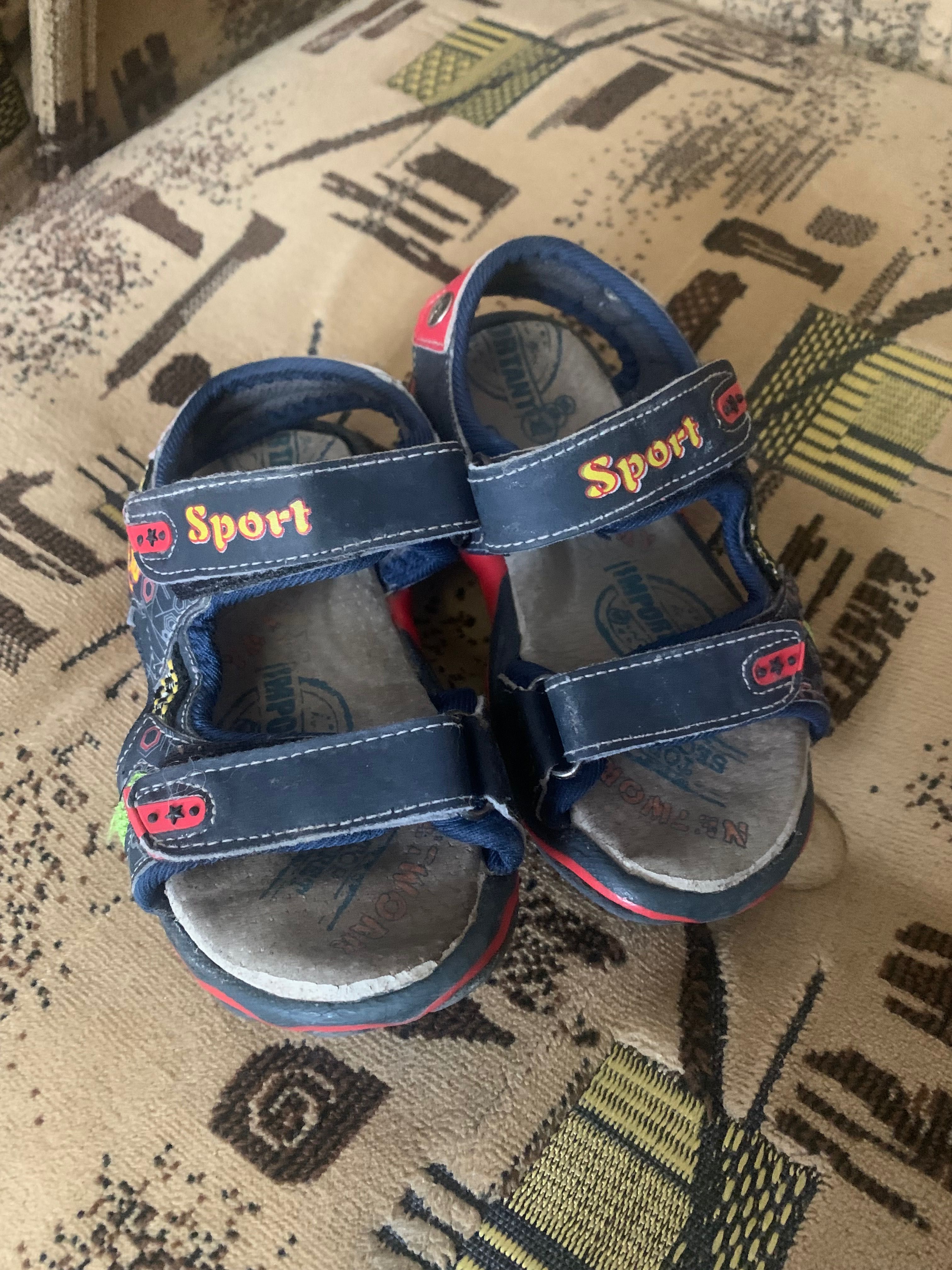 Безкоштовно дитяче взуття різні розміри