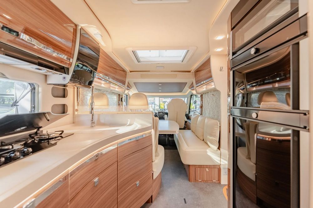 Eura Mobil 890 QB  Luksusowa Eura Mobil 890 QB dostępna w Salonie Kampery Kolobrzeg