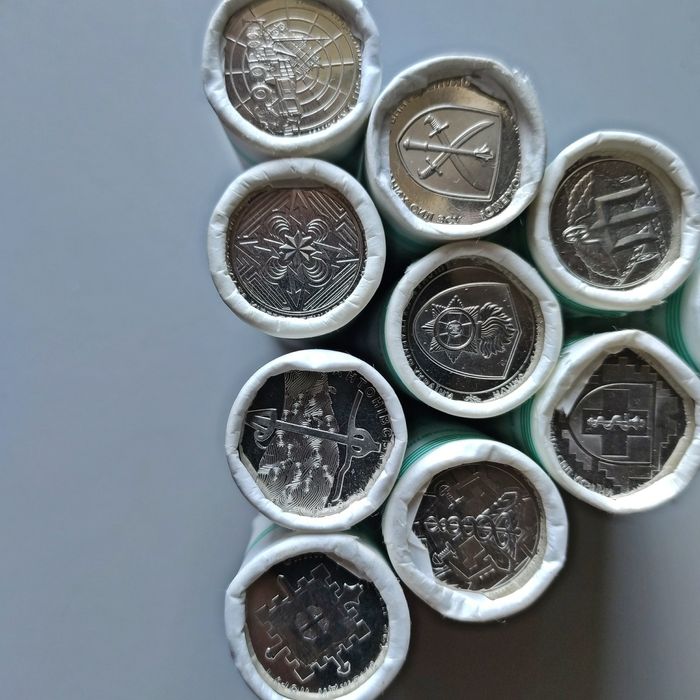 Памятні монети по 10 гривен в ролах і по штучно