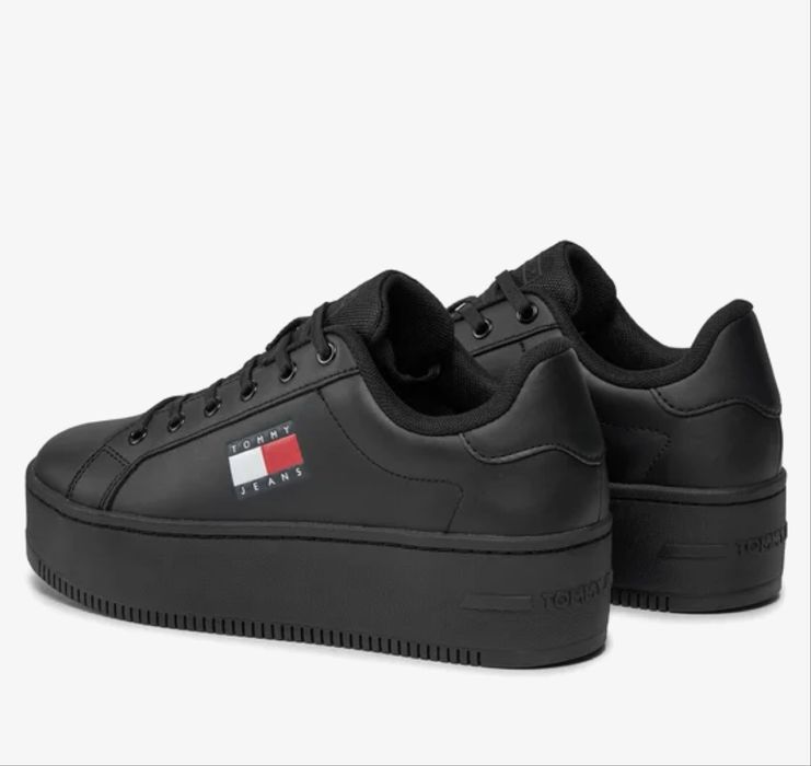 Шкіряні КедиTommy Hilfiger Tjw Flatform Ess жіночі чорні. Оригінал.