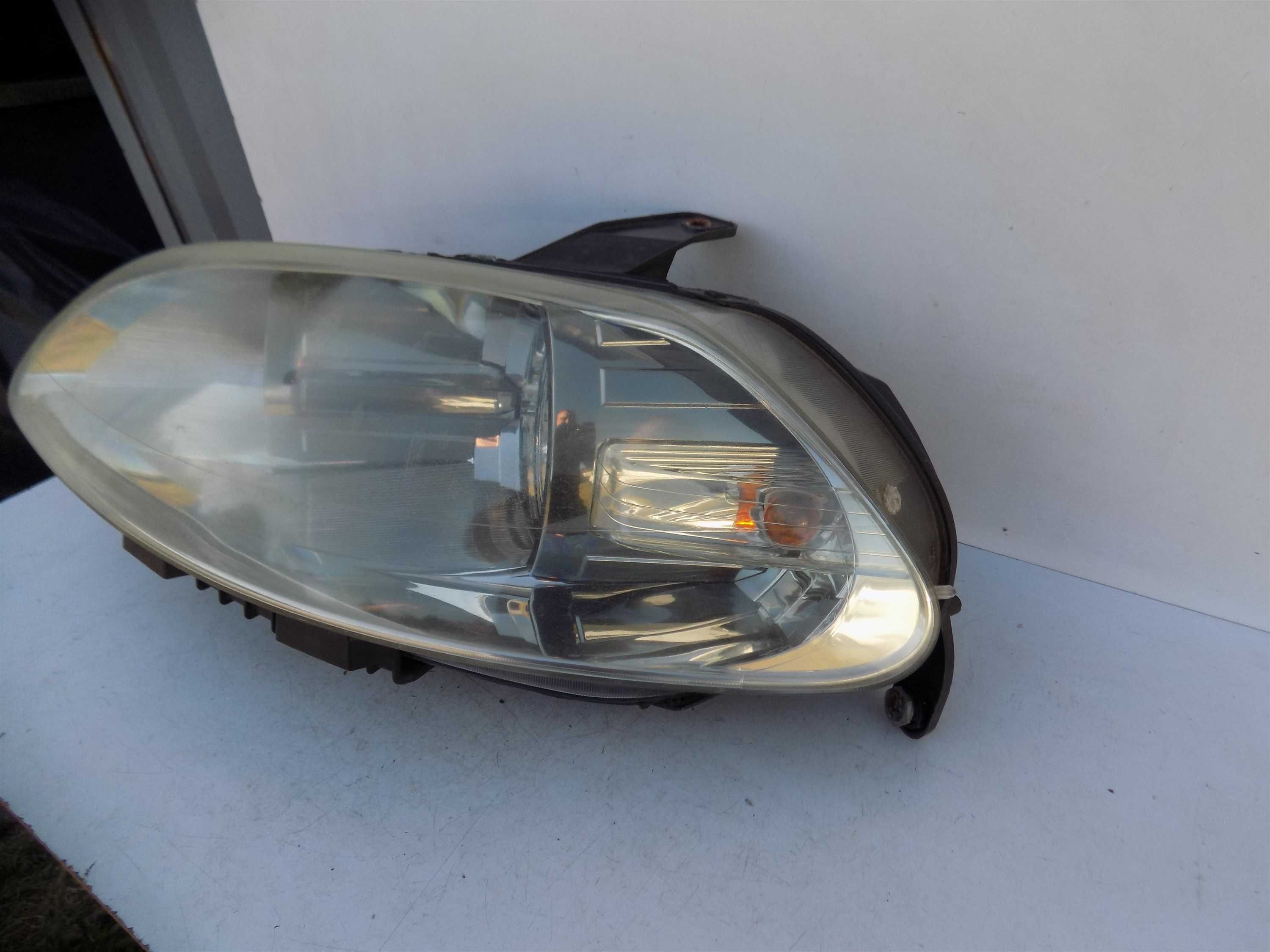 Lampa przód lewa Fiat Croma II 05-07 przed liftem Europa Oryginał