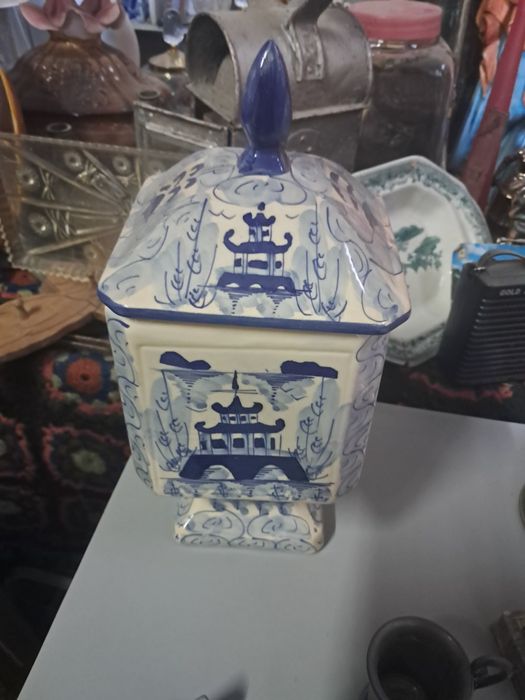 Pote pintado à  mão