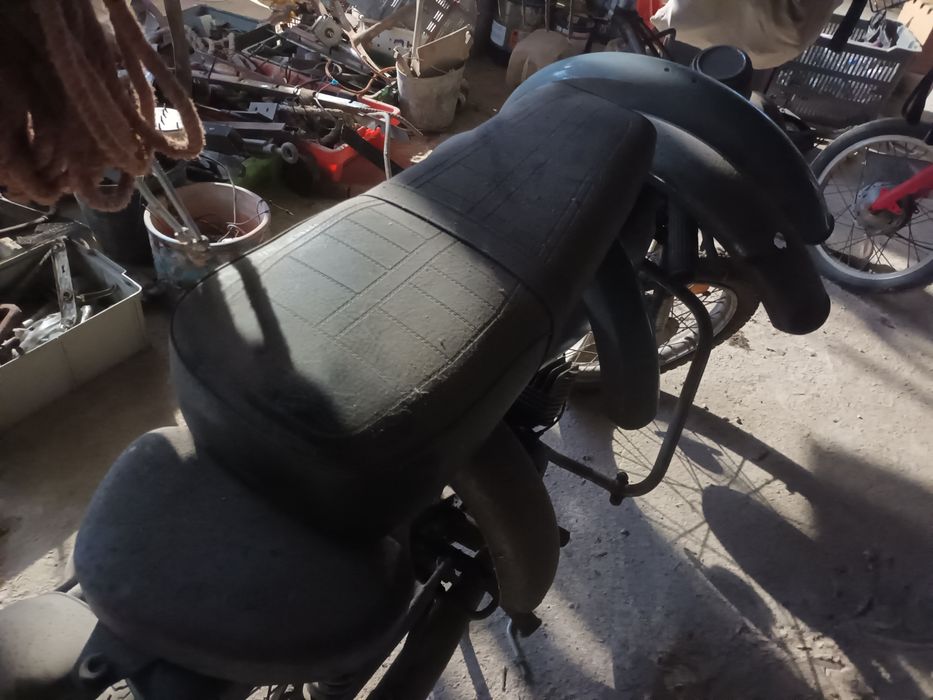 Vendo 2 motas casal de 4 velocidades com documento novo atualizado.