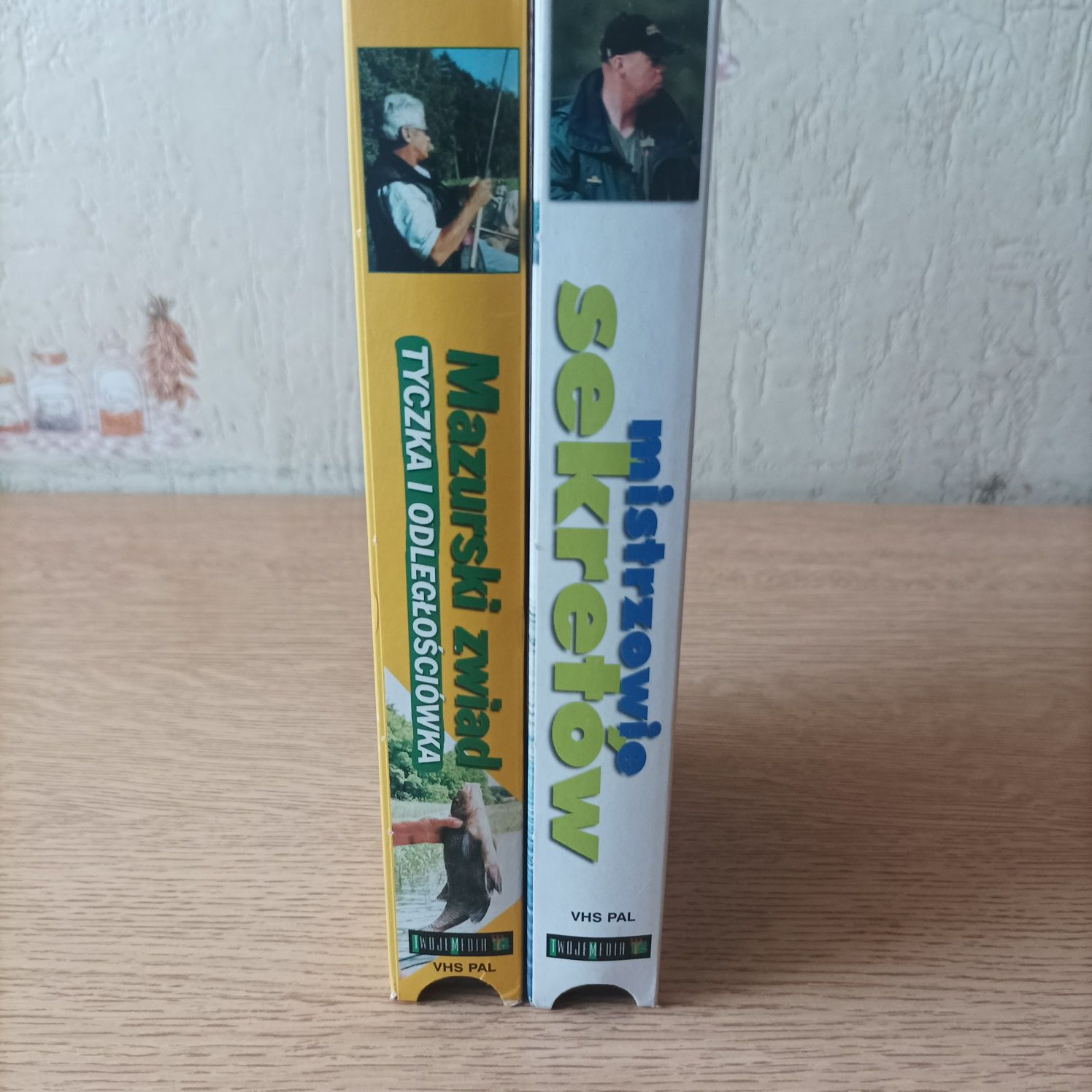 Filmy wędkarskie na kasetach VHS 2 sztuki