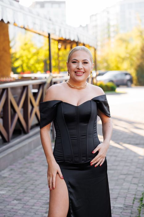 Корсет та спідниця