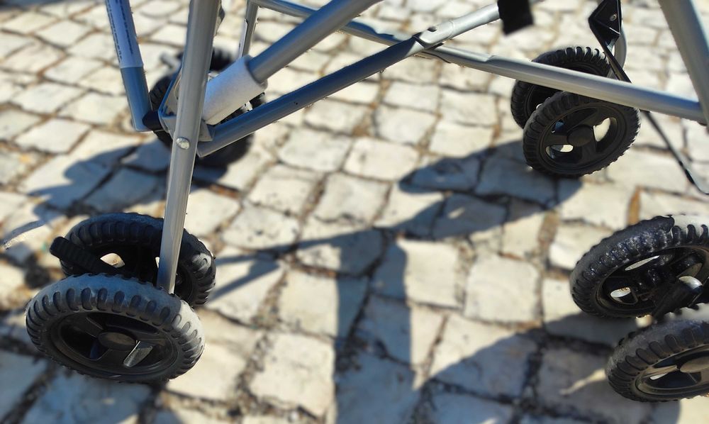 Vendo carrinho de bebé ZY SAFE – leve, prático e em excelente estado!