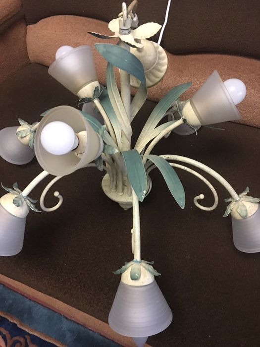 Красива стельова люстра на 9 плафонів в стилі «Флористика»