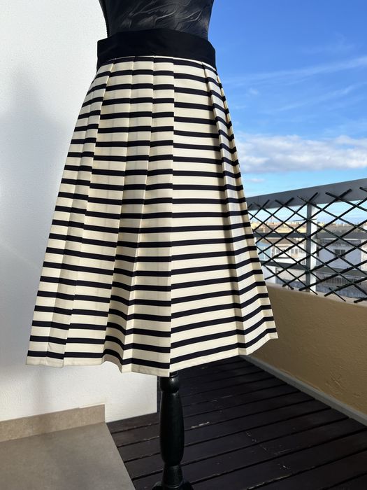 Saia listrada. Elegante.