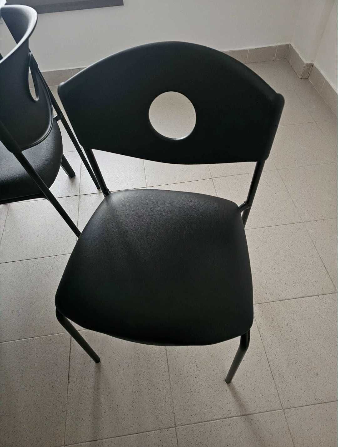 Mesa e 4 cadeiras novas, 150€