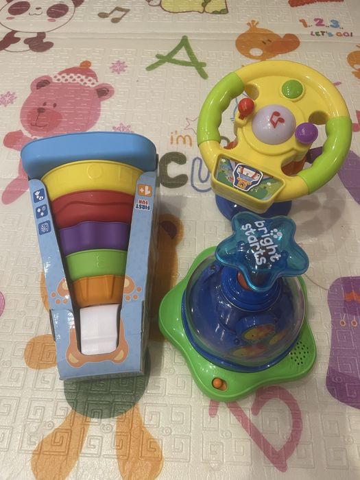 Лот іграшок для найменших