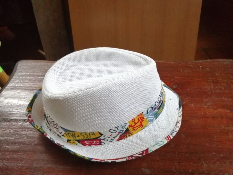 Chapéu moderno de verão