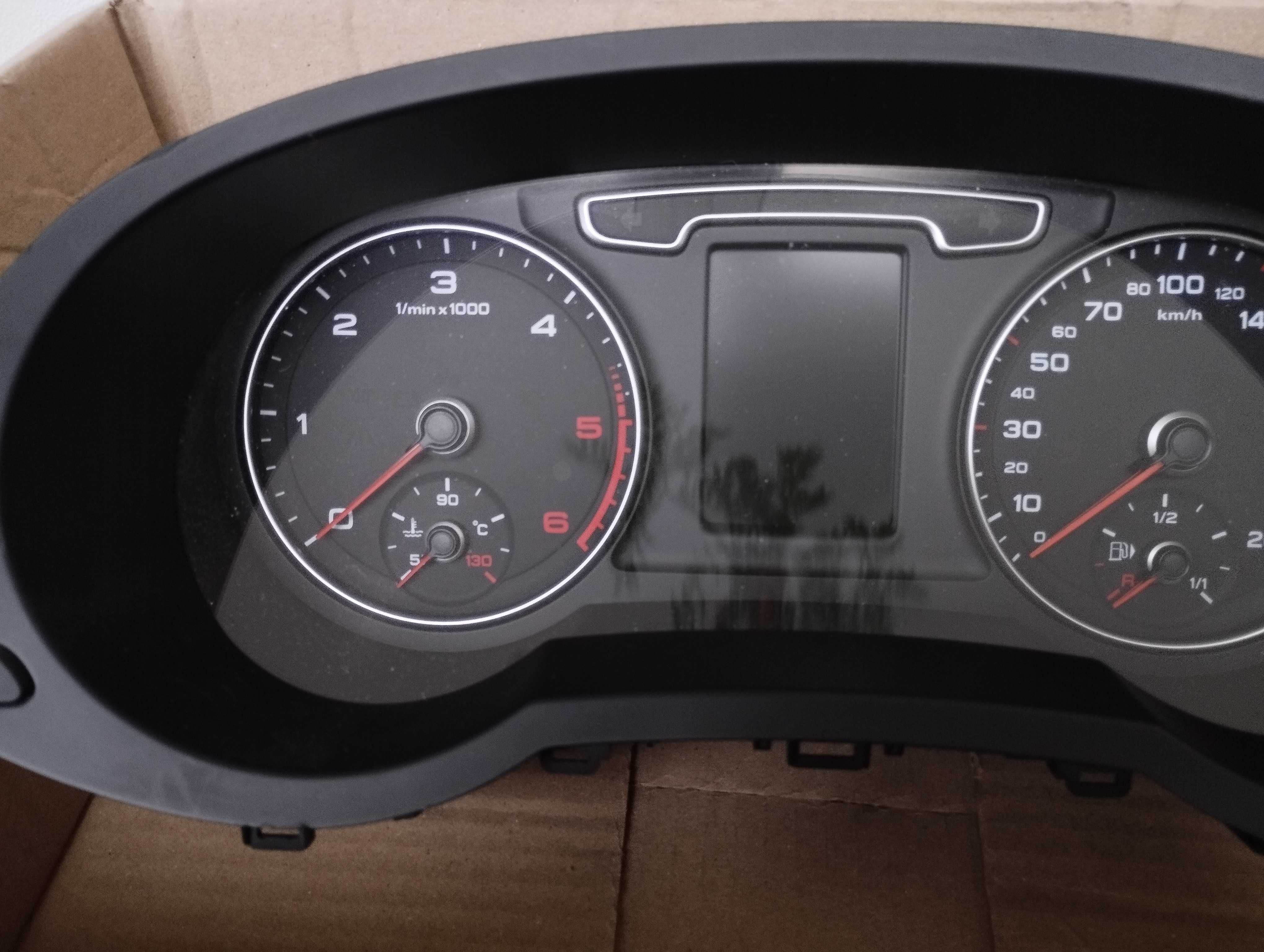 Панель приборов щиток AUDI Q3 8U0920930C Audi Q3 Continental спідометр