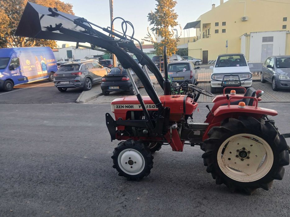 Trator com carregador frontal