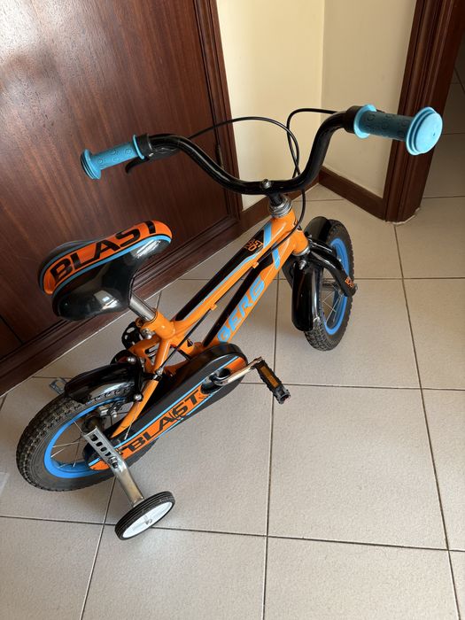 Bicicleta infantil com rodinhas