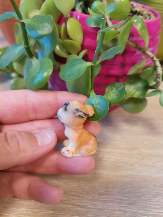 Mała ozdobna figurka - mops