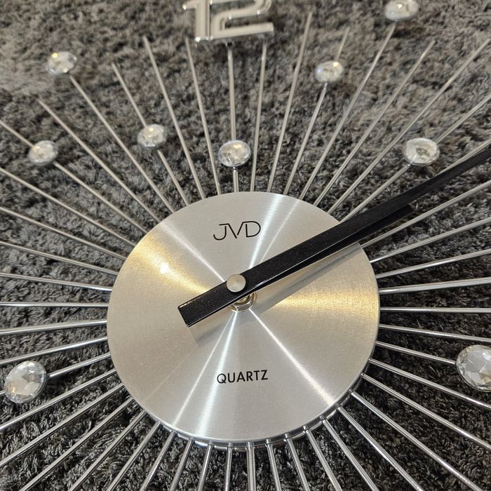 Zegar z krysztalkami