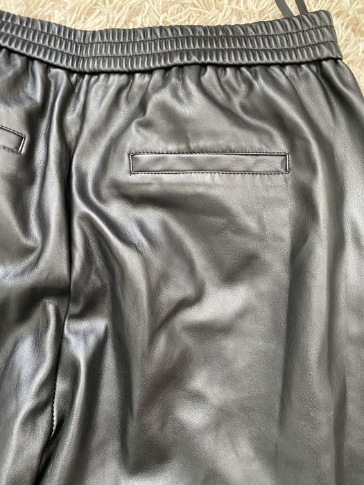 Брюки из экокожи