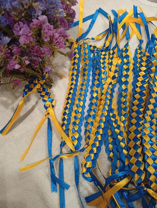 Патріотичний браслет з атласної стрічки